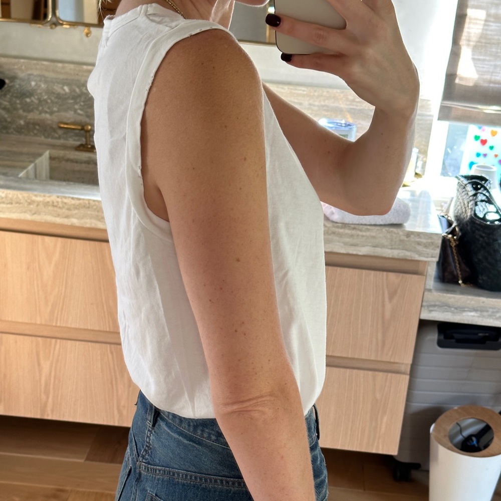 The Great “the sleeveless crew” white tank size 2
